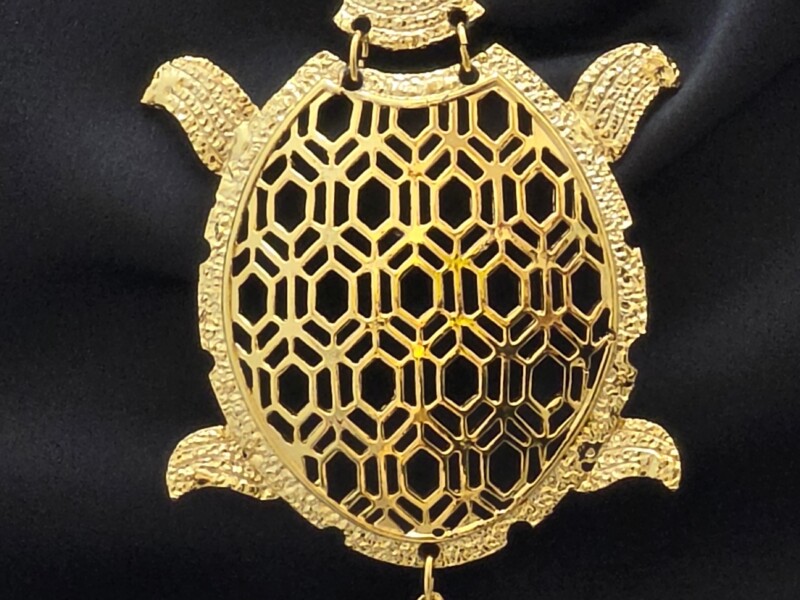 Collana vintage con pendente a forma di tartaruga