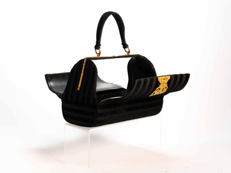 Borsa vintage Roberta di Camerino a Mano in velluto Sovrarizzo Nero a doppia apertura