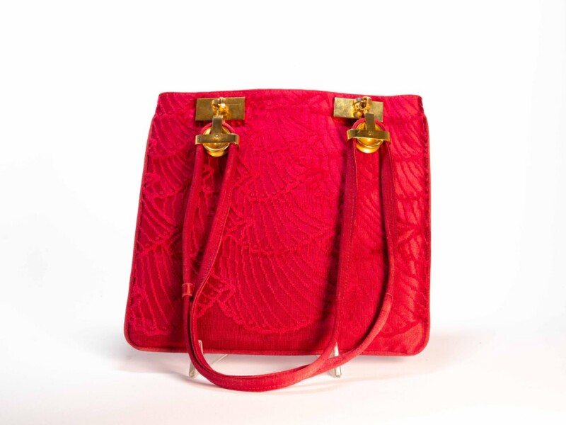 Borsa vintage Roberta di Camerino a Spalla in velluto Rosso con Disegno a Drappeggio con Carrucole in metallo