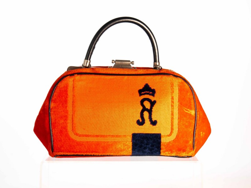 Borsa vintage Roberta di Camerino a Mano in velluto Sovrarizzo Arancione con Striscia Blu