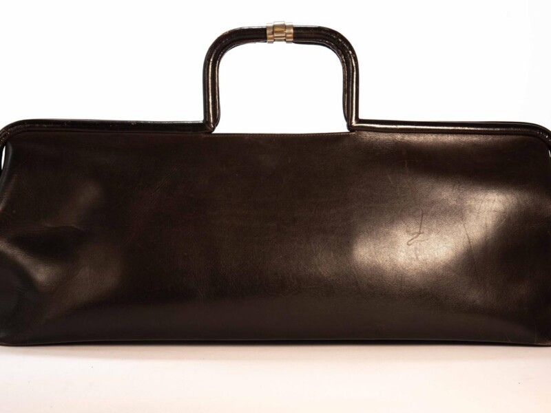 Borsa vintage Roberta di Camerino a Mano in pelle Marrone Stile Bassotto con Particolari in metallo ai lati