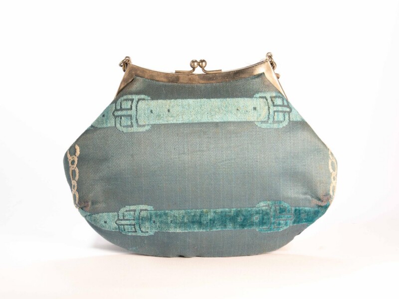 Borsa vintage Roberta di Camerino a Mano in velluto Celeste Sovrarizzo con Manico in metallo