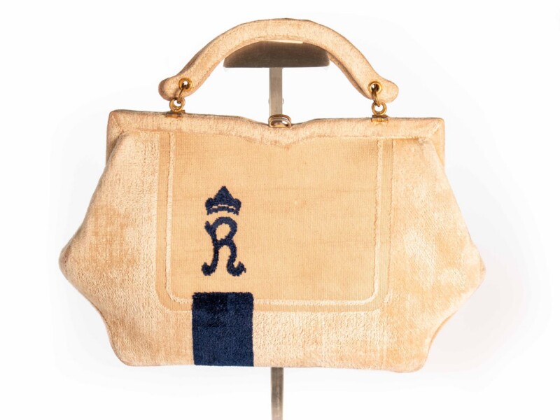 Borsa vintage Roberta di Camerino a Mano in velluto Sovrarizzo Bianco-Beige con Disegno Blu