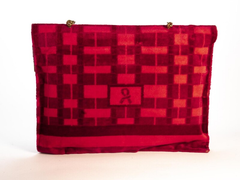 Borsa vintage Roberta di Camerino a Spalla in velluto Rosa e Ciliegia con Tracolla in metallo