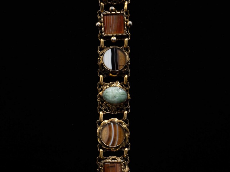 Bracciale vintage con inserti in pietra dura