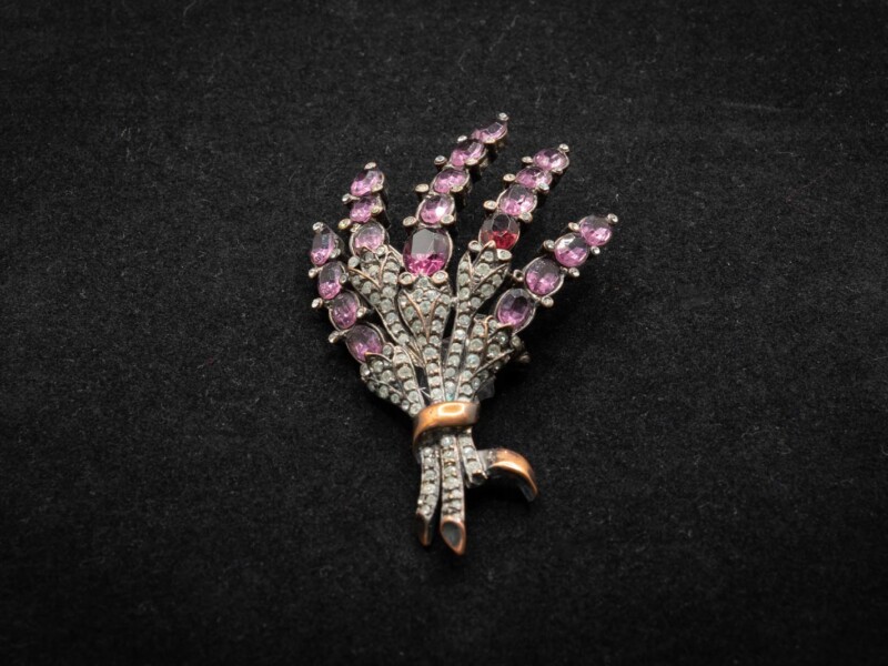 Spilla vintage mazzo di fiori con strass magenta anni '70