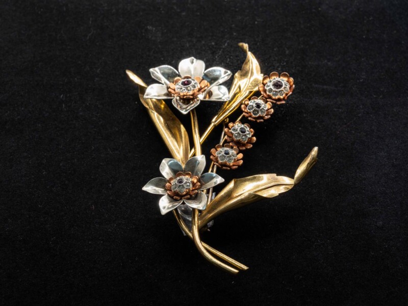 Spilla vintage Art Deco in metallo color oro e argento raffigurante fiori