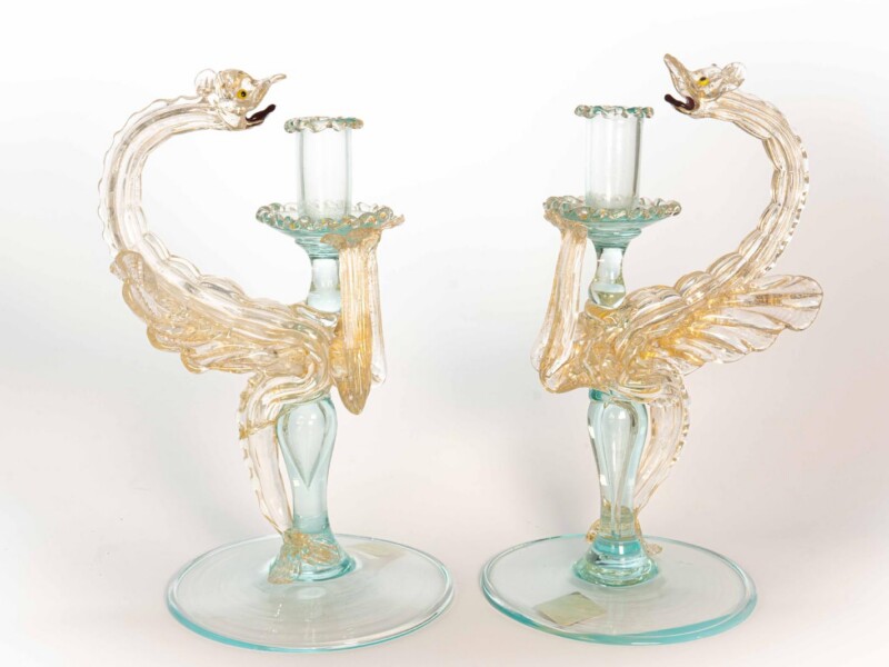 Coppia vintage candelieri Salviati raffigurante draghi in vetro soffiato trasparente celeste e oro primi 900