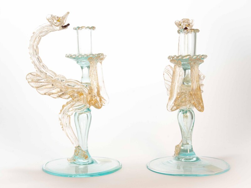 Coppia vintage candelieri Salviati raffigurante draghi in vetro soffiato trasparente celeste e oro primi 900